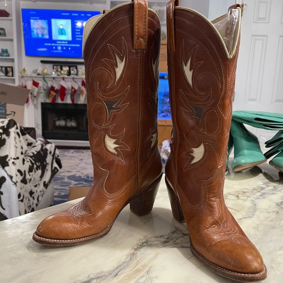 (SOLD) Dingo Cowboy boots size 7.5. Jessica Simpson seen wearing these boots! - Picture 5 of 14